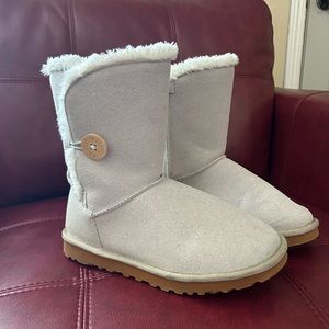 UGG Bailey button ll